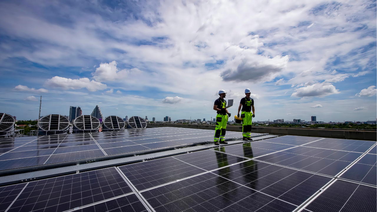 The Solar Doctor's Prescription What a Comprehensive Annual Maintenance Contract (AMC) Really Covers